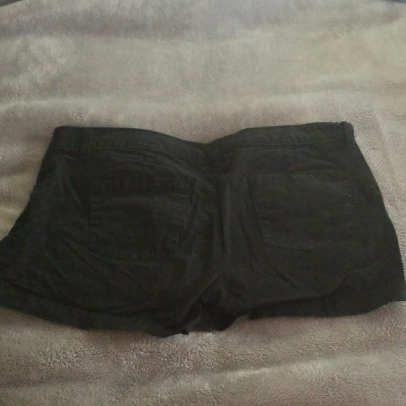 Shorts - Picture 3 of 4